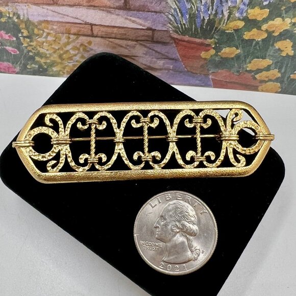 1928 Brand Gold Filigree Bar Brooch - Picture 3 of 4